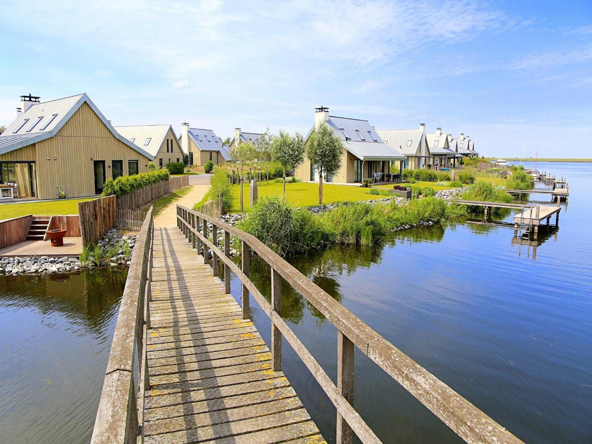 Modern Design With Combi Microwave In National Park Tholen
